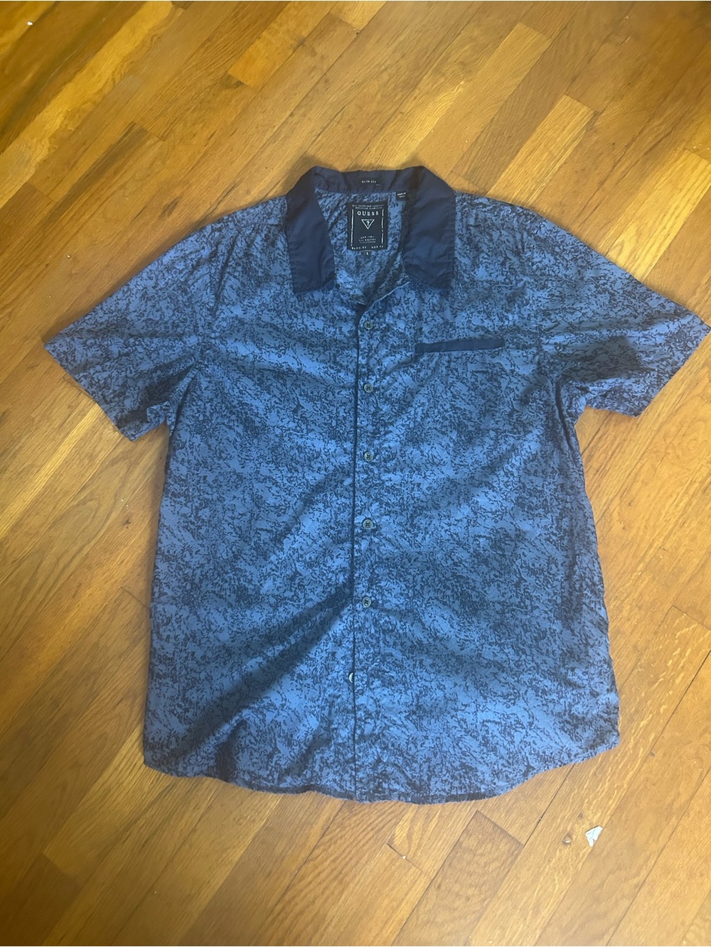 Guess Blue Short-Sleeve Button-Down Shirt with Dark Contrast Collar
